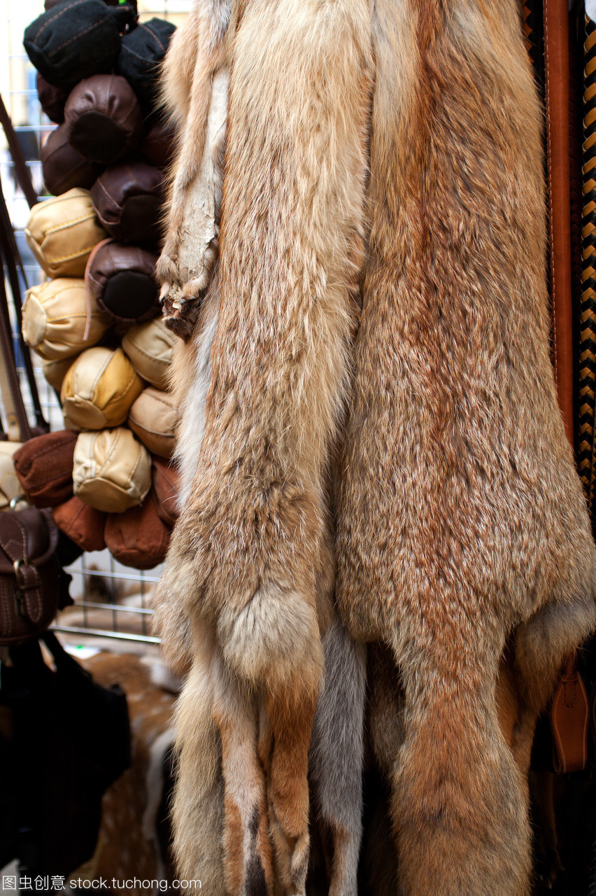 布拉格毛皮市場(chǎng)與電子產(chǎn)品銷售 傳統(tǒng)與現(xiàn)代的消費(fèi)禮物選擇